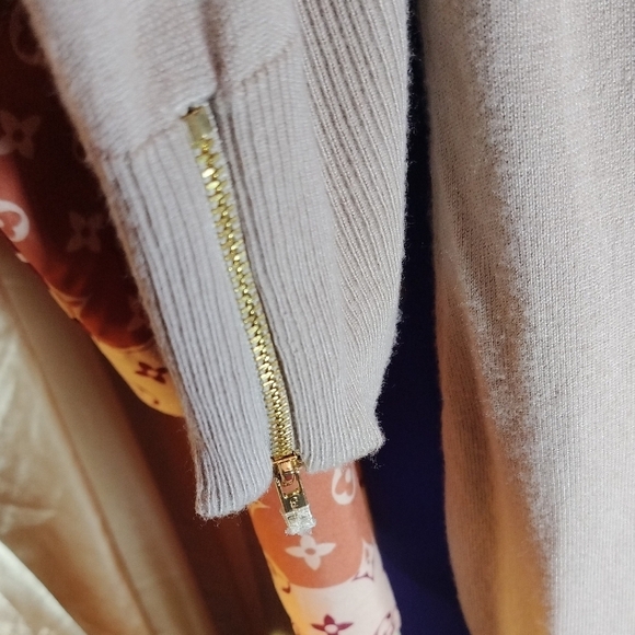 Calvin Klein Cream Sheath Dress with Cuffed Long Sleeves - Picture 4 of 5